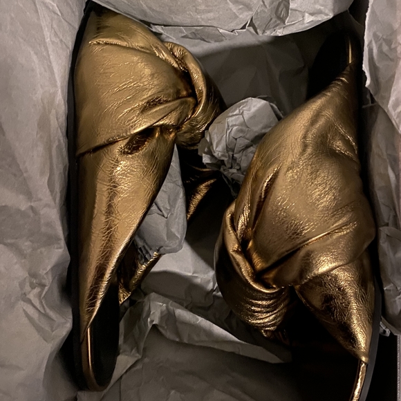 Balenciaga - Picture 14 of 16